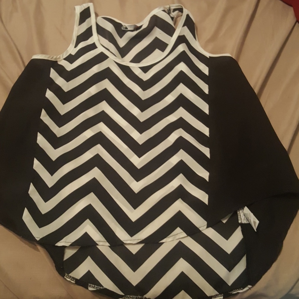 Size small chevron top